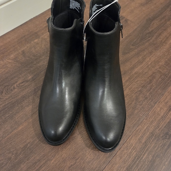 NWT Womens Universal Thread Black Ankle Booties With Memory Foam - Picture 5 of 10